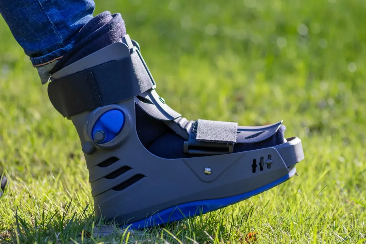 How to Use a CAM Walker (Fracture Boot) for a Safe Recovery ...
