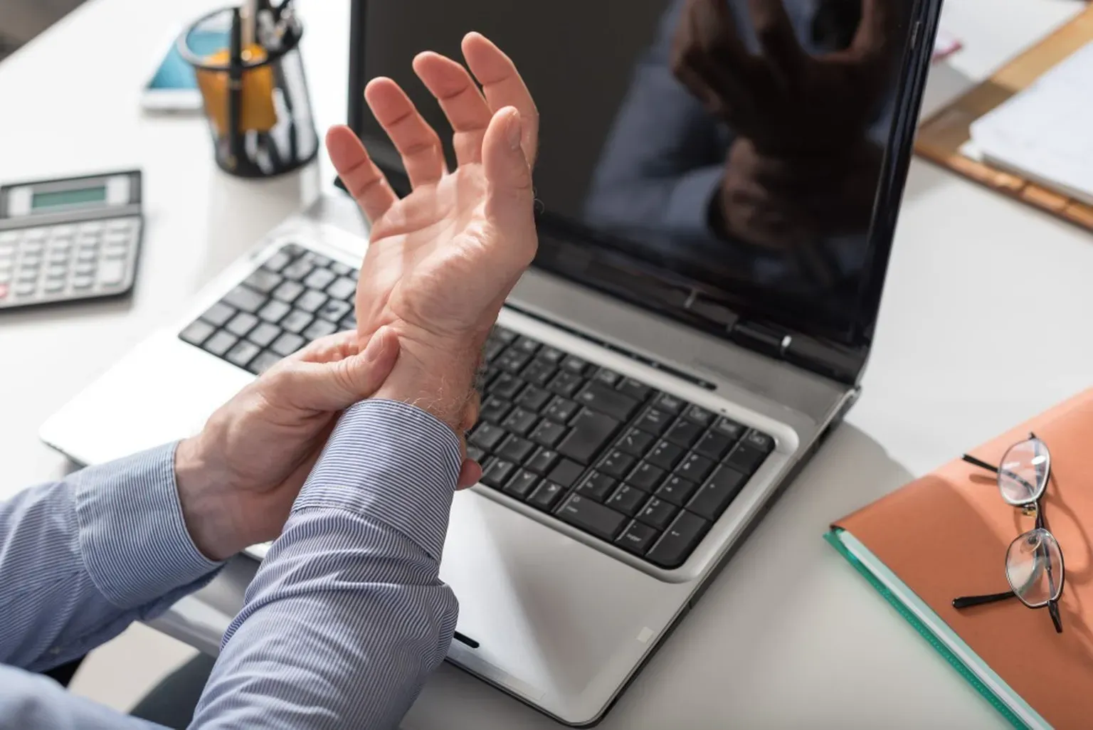 Does It Suddenly Hurt to Open Jars? Common Causes of Thumb and Wrist ...