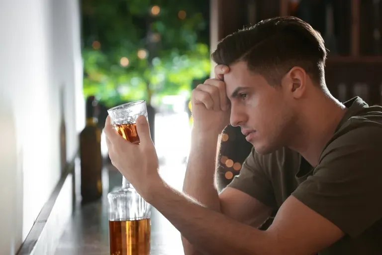 Do I Have a Drinking Problem? 5 Signs of an Alcohol Addiction ...