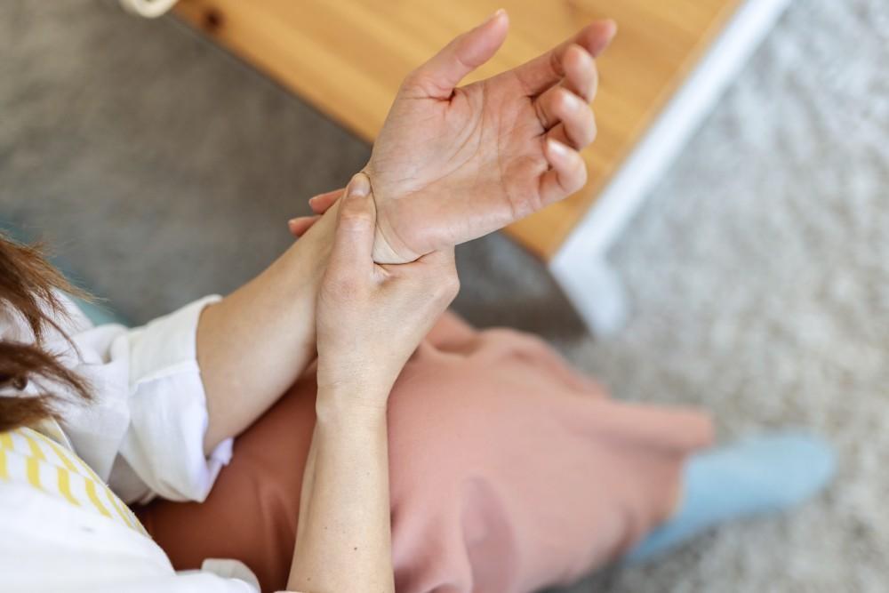 Numbness, Tingling, or Weakness? How an EMG Finds the Source of Your ...