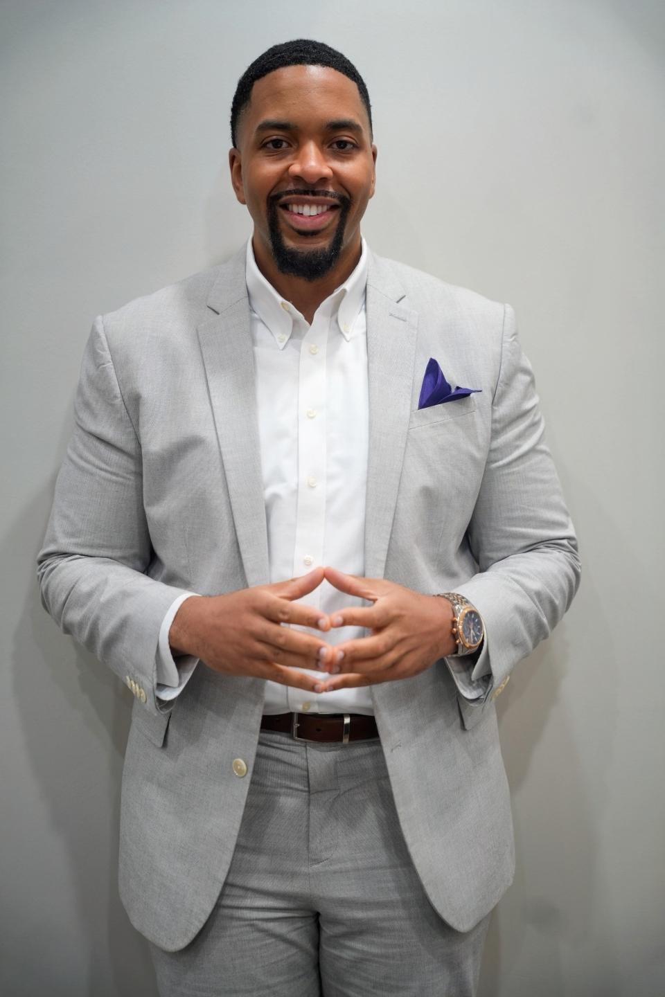 Dr. Karderro Dixon, DDS