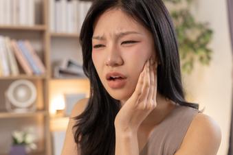 Waking Up With Jaw Pain? Why You Shouldn't Ignore TMJ Symptoms